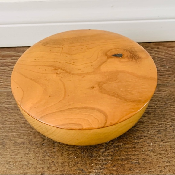 Myrtlewood box - Picture 2 of 8